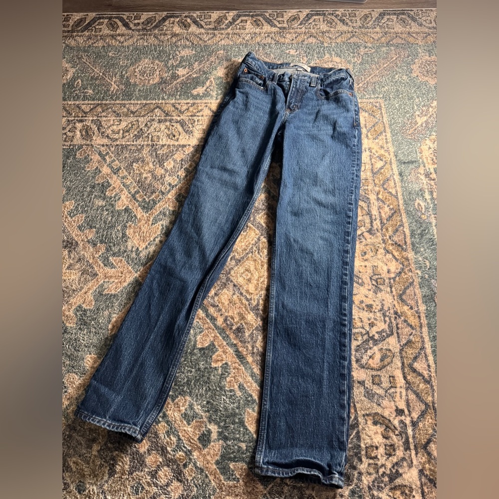 Abercrombie & Fitch — The 90s Straight Mid Rise Jeans (Curve Love)